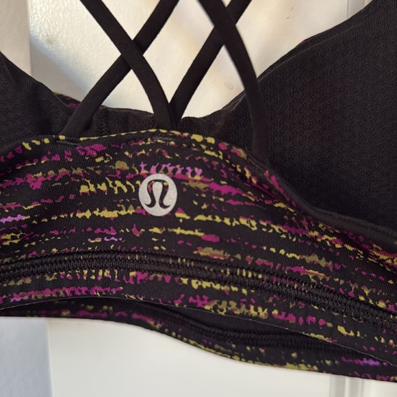 Women's Strappy Multicolor Sports Bra - Picture 7 of 8